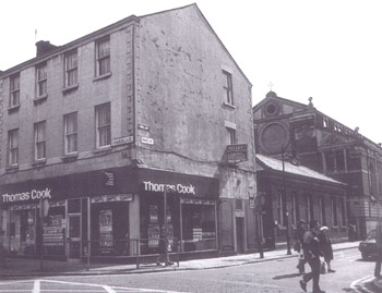 The entrance to Chapel Street